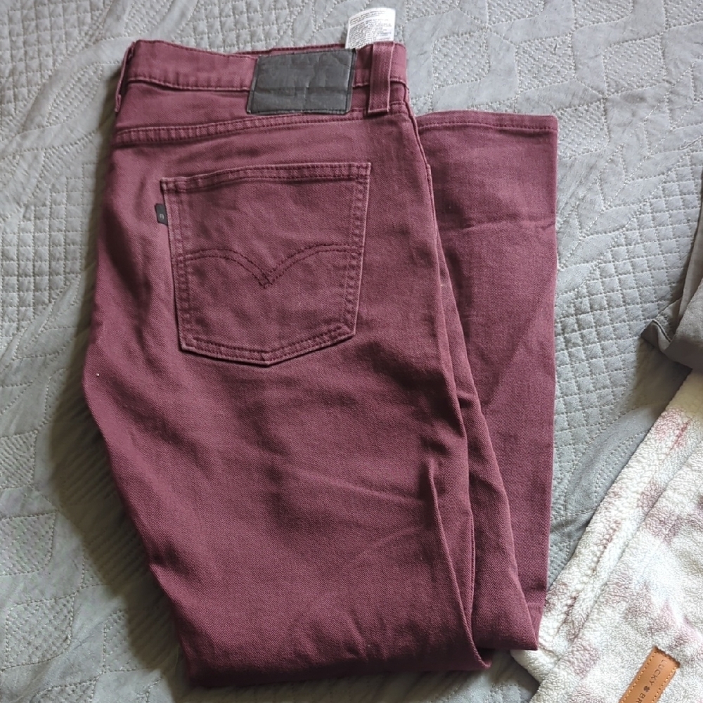 Levi's Red Skinny Jeans Fashion-Forward Style
